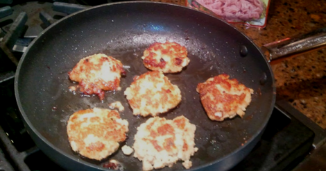 Easy Salmon Patties Recipe with a minimum of muss and fuss!